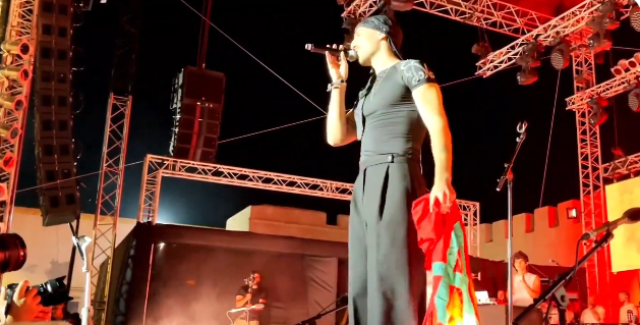 مديرة مهرجان كناوة تتصل بمغني الراب الفلسطيني لتقديم اعتذار حول إهانة العلم الوطني