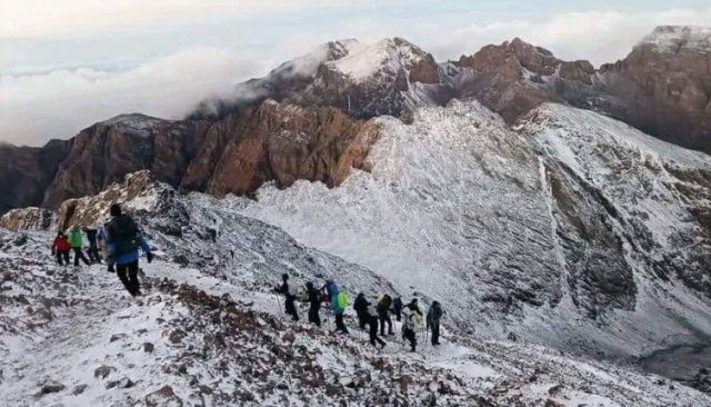 جبال توبقال يستقبل أولى التساقطات الثلجية لهذا الموسم