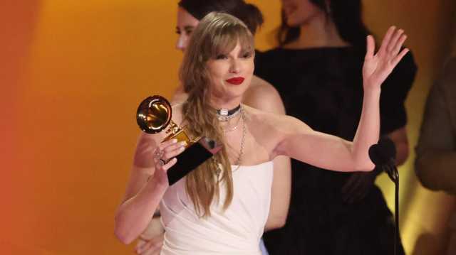 تايلور سويفت تدخل التاريخ بعد فوزها بجائزة غرامي لألبوم العام للمرة الرابعة في حفل نسائي بامتياز