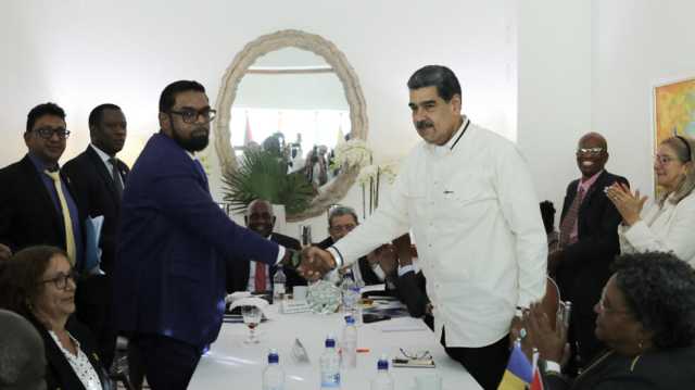 فنزويلا وغويانا تتفقان على تجنب القوة في أي خلافات حول منطقة حدودية غنية بالنفط