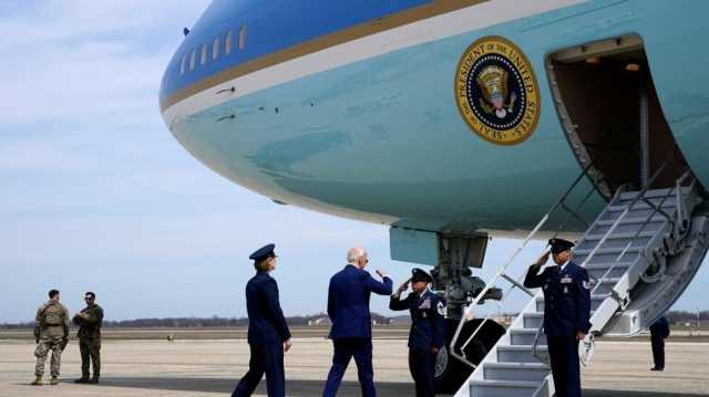 تقرير يكشف فضيحة نهب مقتنيات غرفة الصحافيين على متن طائرة الرئيس الأمريكي