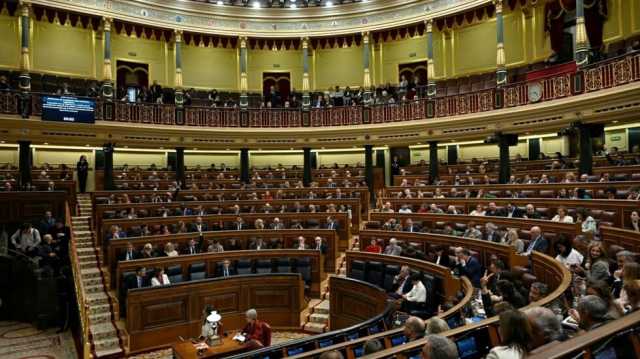 البرلمان الإسباني يوافق على مناقشة مبادرة تتيح تسوية وضعية المهاجرين غير النظاميين