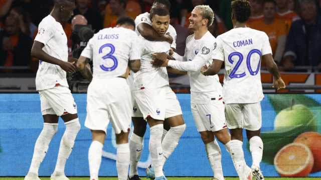كأس أوروبا لكرة القدم: تأهل ثلاثة منتخبات بينها فرنسا إلى النهائيات
