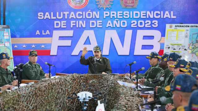 الرئيس الفنزويلي يأمر بإطلاق مناورات دفاعية ردا على إرسال لندن سفينة حربية إلى المياه قبالة غويانا