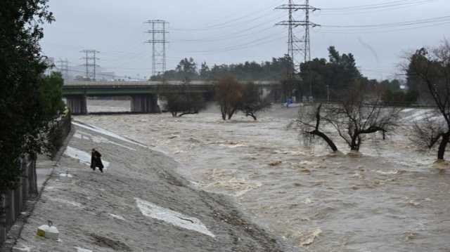 مقتل 3 أشخاص جراء عاصفة عاتية تسببت بفيضانات ضخمة وقطعت الكهرباء في كاليفورنيا