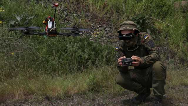 الجيش الأوكراني يقول إنه أسقط 12 طائرة مسيرة هجومية وصاروخا وطائرة مقاتلة أطلقتها روسيا