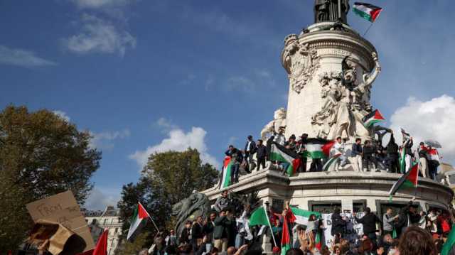آلاف الأشخاص يتظاهرون بباريس دعما للفلسطينيين في قطاع غزة