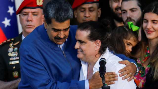 الولايات المتحدة وفنزويلا تتبادلان سجناء.. ومادورو يستقبل حليفه أليكس صعب في القصر الرئاسي