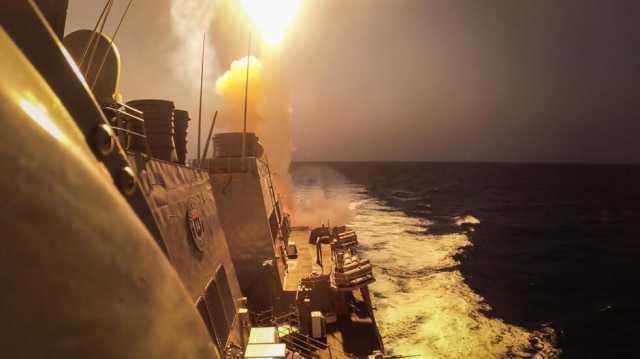 واشنطن: الحوثيون يستهدفون سفينتين بثلاثة صواريخ في البحر الأحمر