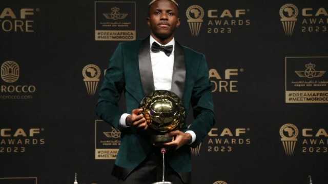 لماذا فاز النيجيري أوسيمهن على صلاح وحكيمي في السباق لجائزة أفضلا لاعب أفريقي لعام 2023؟