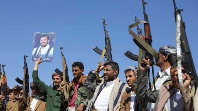 الحوثيون يعلنون استهداف سفينة بريطانية في خليج عدن وإسقاط مسيّرة أمريكية في الحديدة