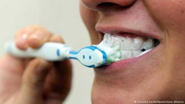 كيف يحمي كبار السن أسنانهم من تسوس الجذور ؟