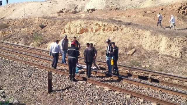 قطار يدهس سيدة بسطات ويحول جثتها إلى أشلاء في مشهد مأسوي