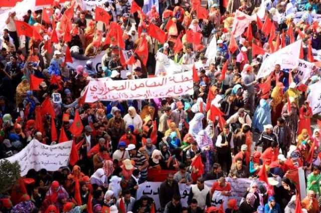 مسيرة حاشدة بالعيون تنديدا بالهجوم الإرهابي للبوليساريو على مدينة السمارة(فيديو)