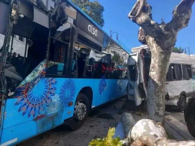 طنجة تنجو من فاجعة بعد تعطل فرامل حافلة واصطدامها بسور مركز ثقافي (صور)