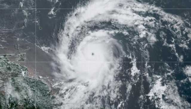 الإعصار بيريل يتحول إلى عاصفة بالغة الخطورة في المحيط الأطلسي