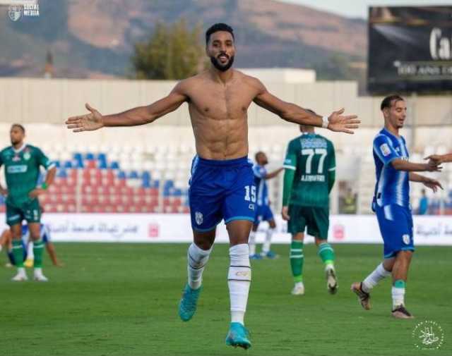 اتحاد طنجة يفاجئ الرجاء ويهزمها بثلاثية