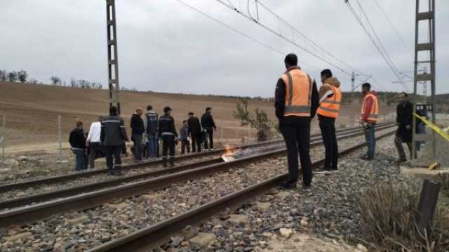قطار يدهس شخصا ويحوله إلى أشلاء في مشهد صادم بسطات(صور)