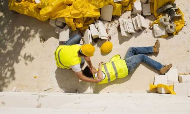 في اليوم الأممي للعمال.. مصرع عامل بناء بوزان إثر سقوطه من الطابق الثالث لبناية في طور البناء