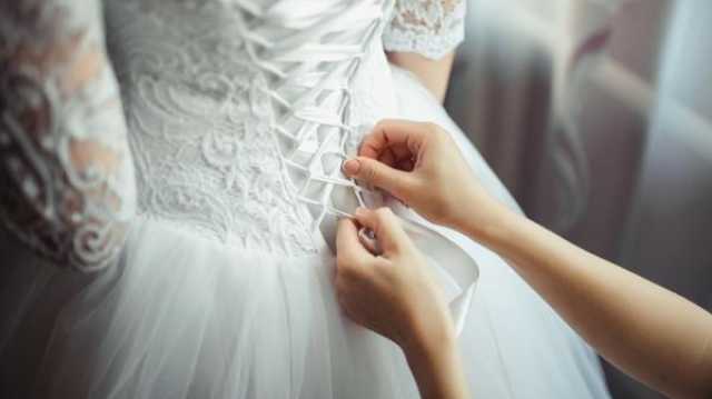 عروس تقرر إلغاء حفل زفافها بعد رفض المدعوين دفع 1000 دولار