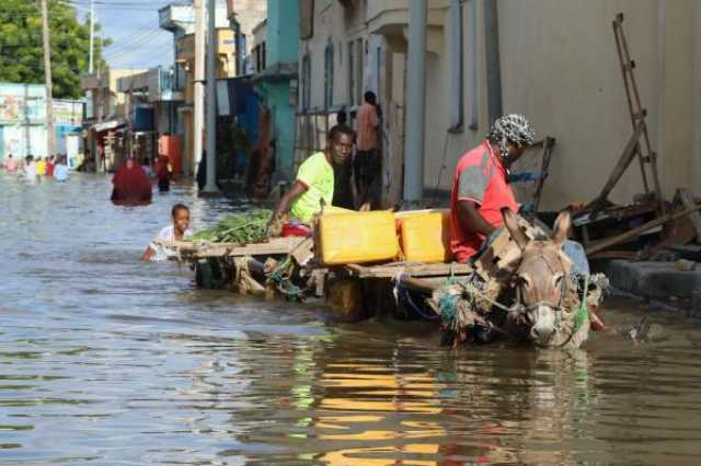 فيضانات مفاجئة في الصومال تودي بحياة 29 شخصا وتشرد نحو 300 ألف آخرين