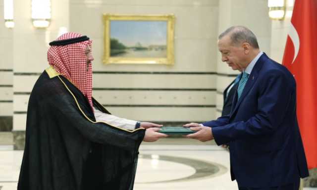 السفير السعودي لدى تركيا يسلم أوراق اعتماده إلى أردوغان (فيديو)