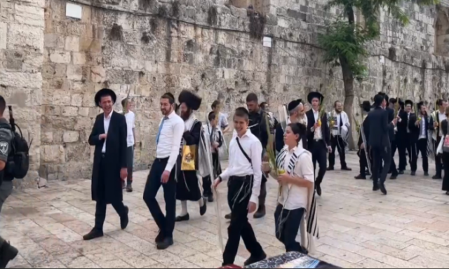 في عيد العرش اليهودي.. مئات المستوطنين يقتحمون الأقصى ومحاولات لإدخال قرابين (فيديو)