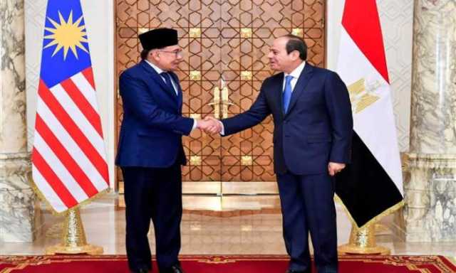 السيسي يستقبل رئيس وزراء ماليزيا في قصر الاتحادية.. ماذا بحثا؟