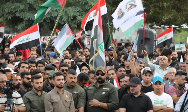 عراقيون غاضبون ومسلحون على حدود الأردن يطالبون بفتح الحدود لفلسطين.. وقلق في عمان