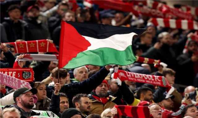 مشجع يستنكر تصرف ليفربول معه بعد دعمه فلسطين (فيديو)