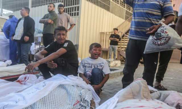ناشط فلسطيني: عربات الحمير تنقل شهداء وجرحى غزة وسط جيران عرب متخمين بالنفط