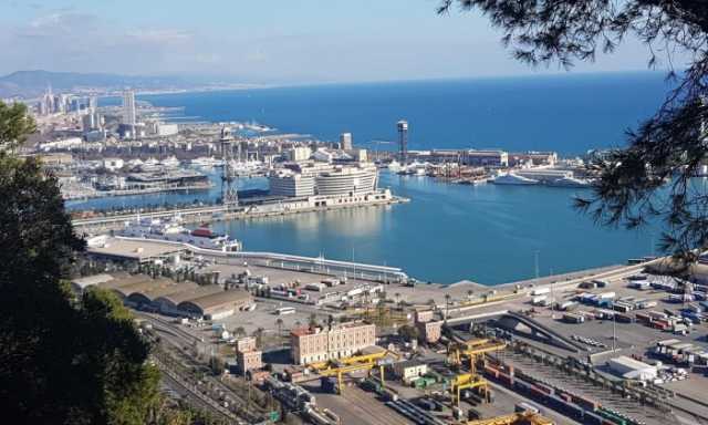 وسط العدوان على غزة.. عمال ميناء برشلونة الإسباني يرفضون تحميل الأسلحة