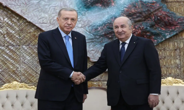 أردوغان يصل إلى الجزائر ويلتقي تبون.. وقع هذه الاتفاقيات وهذا برنامجه وهؤلاء مرافقوه (فيديو)