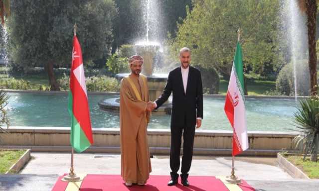 لبحث تطورات أوضاع غزة.. وزير خارجية عمان يصل إلى إيران