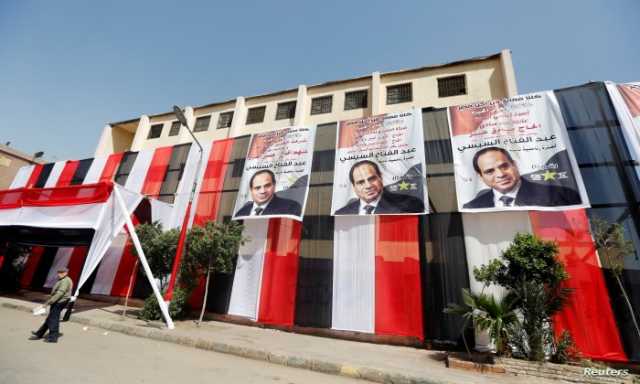 مشاهد من رئاسيات مصر.. رقص وتوزيع مواد غذائية وتصويت مرتين وأحيانا بزي غريب