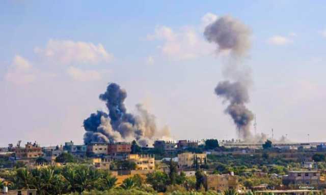 غارة إسرائيلية تستهدف الحدود بين مصر وقطاع غزة (فيديو)