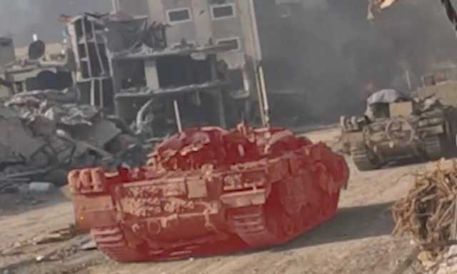 غزة.. القسام توثق لحظة تدمير قذائف الياسين لدبابة ميركافا في دير البلح 