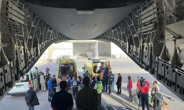 طائرتا مساعدات قطريتان لغزة تصل إلى مصر.. وجرحى فلسطينيون يتوجهون للدوحة