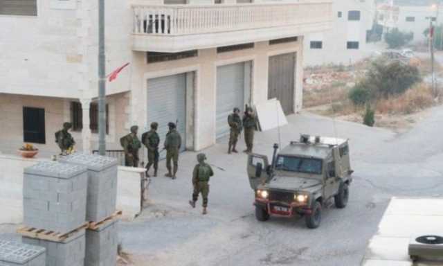 الجيش الإسرائيلي ينفذ اقتحاما غير مسبوق لقرية دير أبو مشعل في الضفة الغربية