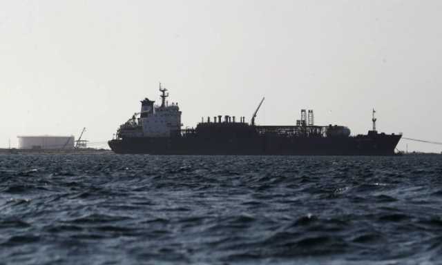 انفجارات قرب سفينة حاويات بميناء المخا اليمني إثر صواريخ حوثية
