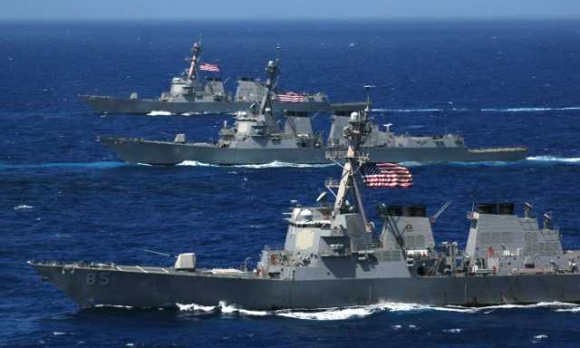 بلومبرج: أمريكا وبريطانيا تدرسان عمليات عسكرية جديدة لمنع إمدادات إيران للحوثيين بالبحر