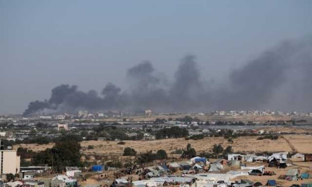 صحة غزة: إسرائيل تقصف مستشفى ناصر في خان يونس بالدبابات
