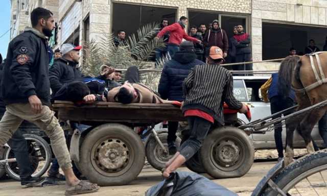 مجزرة جديدة.. الاحتلال يقصف فلسطينيين ينتظرون مساعدات بدوار الكويت شمالي غزة (فيديو)