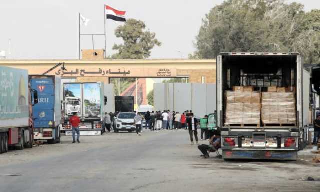 ميدل إيست آي: 5 آلاف دولار للمخابرات المصرية نظير عبور أي شاحنة إلى غزة