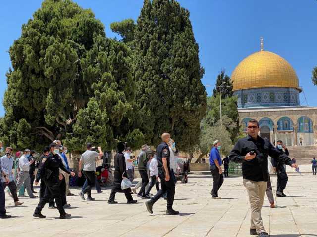 82 مستوطنا و96 طالبا يهوديا يقتحمون ساحات المسجد الأقصى