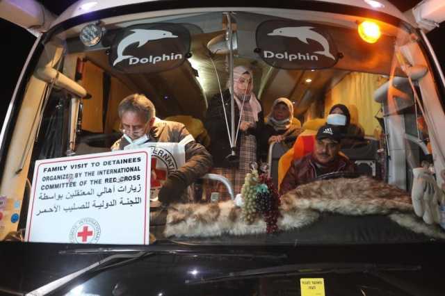 'الصليب الأحمر' تطالب الاحتلال بحماية حقوق الأسرى