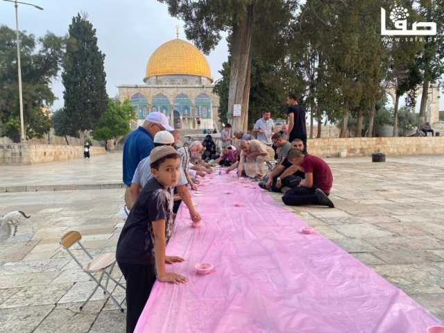 الإفطار في الأقصى.. طريقة مقاومة تُجسد ارتباط الفلسطينيين بمسجدهم