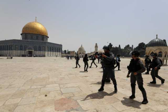 الاحتلال يُبعد 6 مقدسيين عن المسجد الأقصى