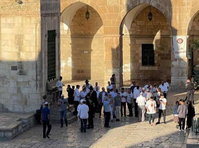 مئات المستوطنين يقتحمون المسجد الأقصى قبيل 'عيد الغفران'