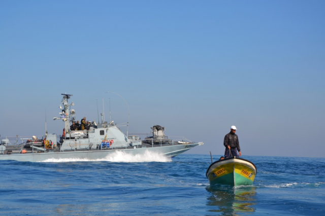 إصابة صيادين اثنين برصاص بحرية الاحتلال ببحر رفح